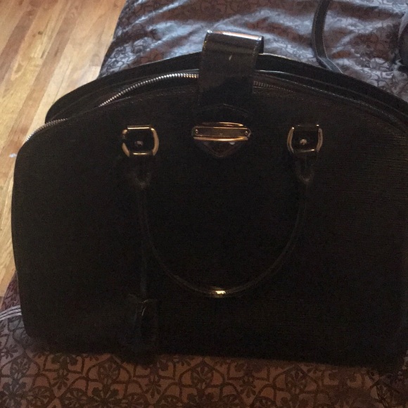 Louis Vuitton bag - Picture 1 of 5